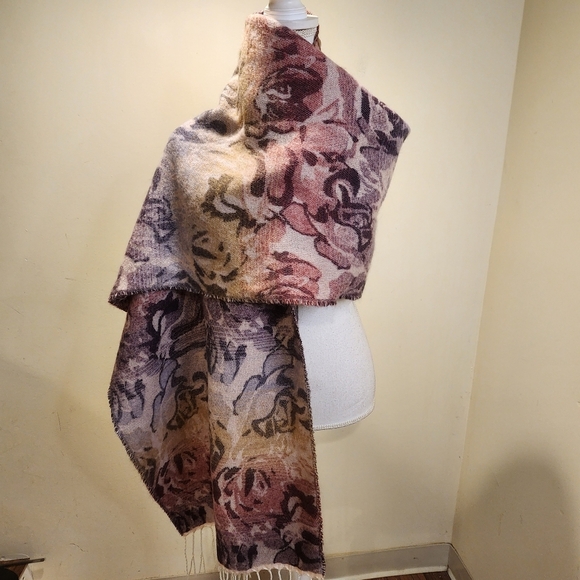 Steve Madden large Floral  scarf - Picture 7 of 11